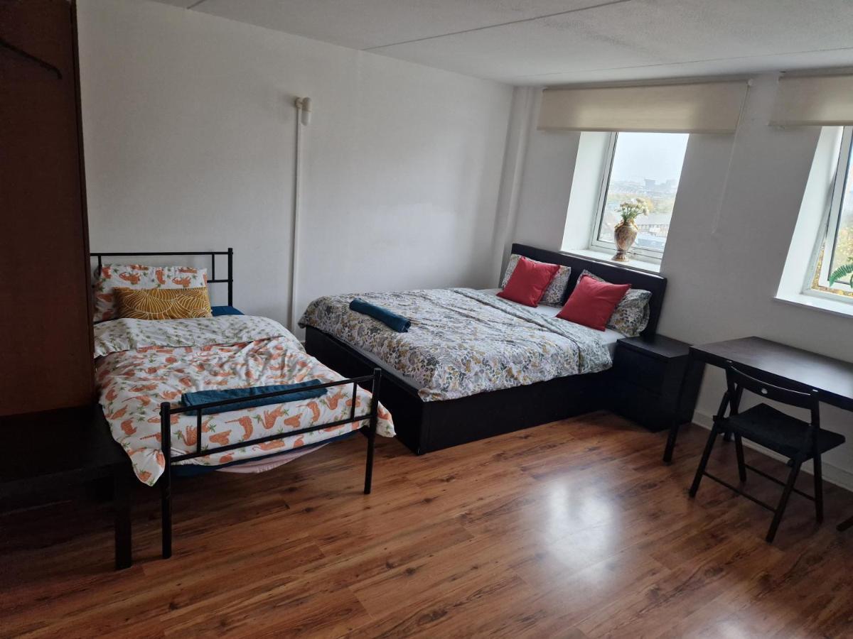 Twin Bed For Guests Apartment Лондон Екстериор снимка