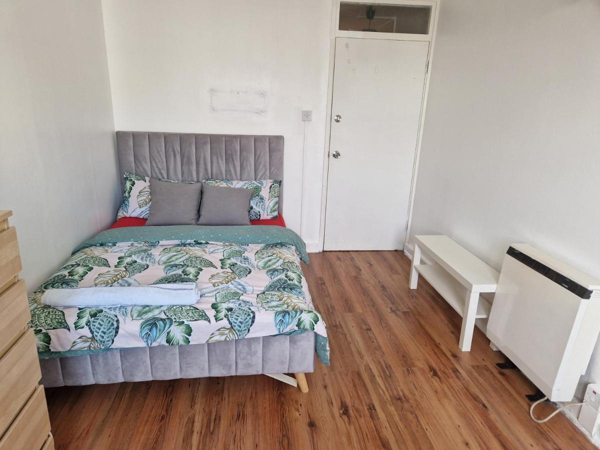 Twin Bed For Guests Apartment Лондон Екстериор снимка