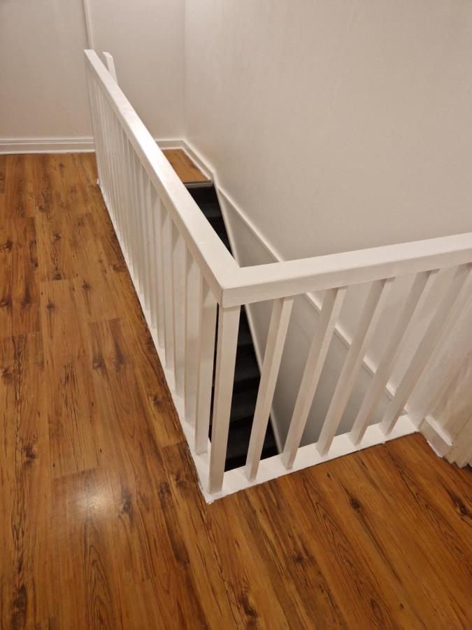 Twin Bed For Guests Apartment Лондон Екстериор снимка